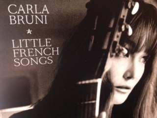 Carla Bruni come appare nella copertina del suo ultimo…