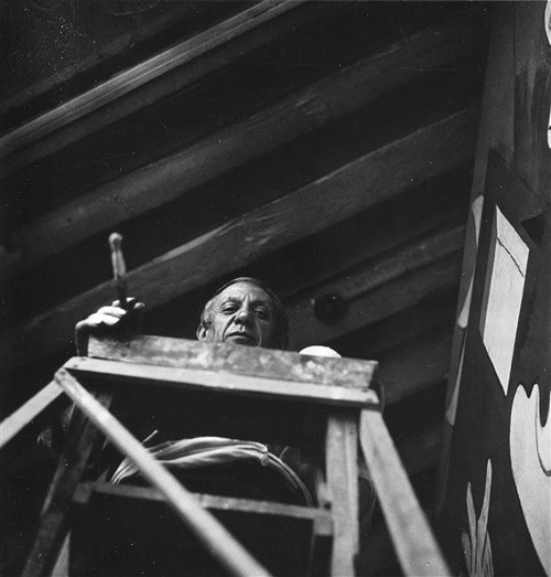 Pablo Picasso nell'atelier di Rue Des Grands-Augustins n. 7…