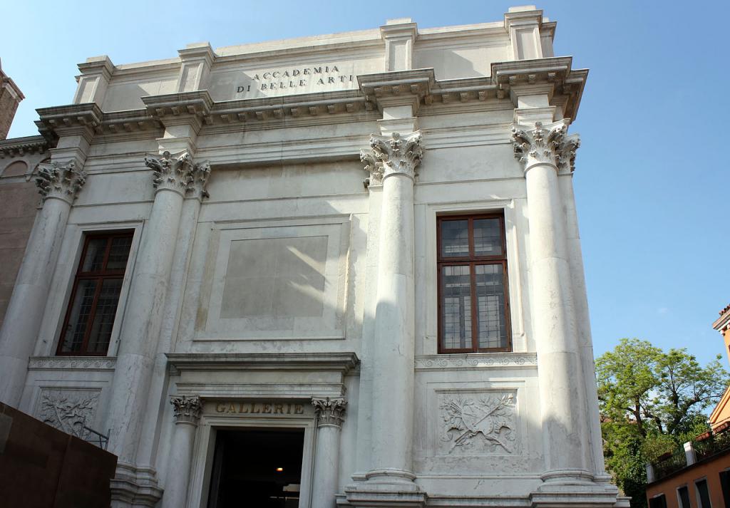 La facciata delle Gallerie dell'Accademia a Venezia (Di…