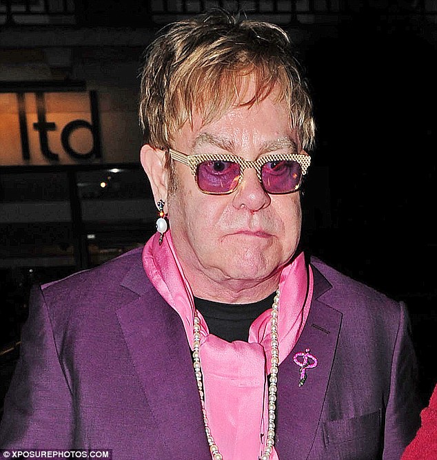 Elton John (fonte dailymail.co.uk).
