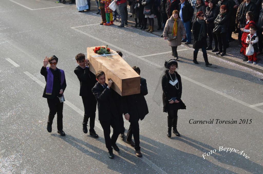 Funerale a sopresa al Carneval Toresan 2015 di Torre di…