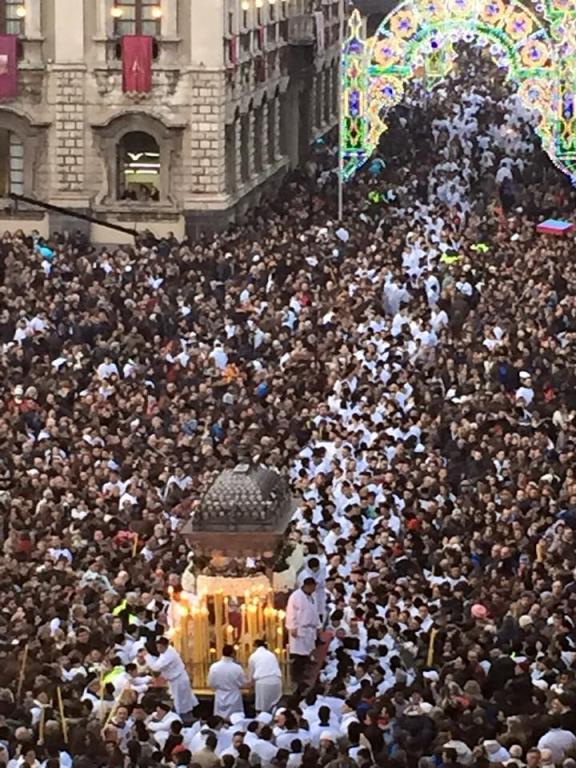 La processione di Sant'Agata a Catania (fonte: B&B…