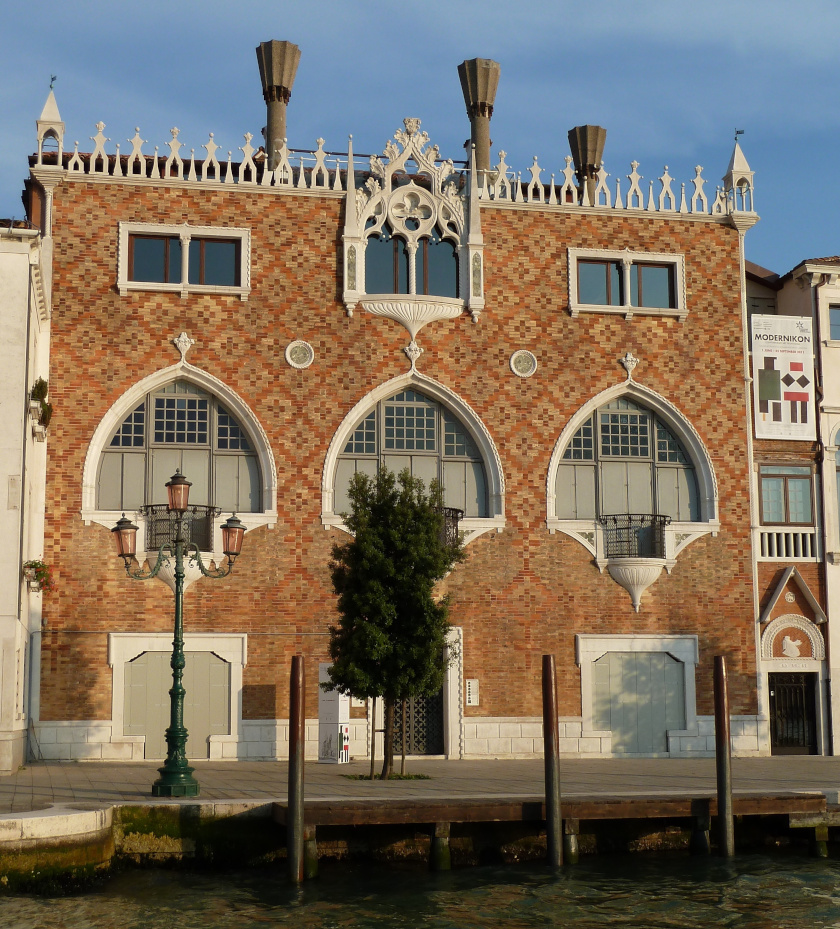 La Casa dei Tre Oci (fonte: commons.wikimedia.org).