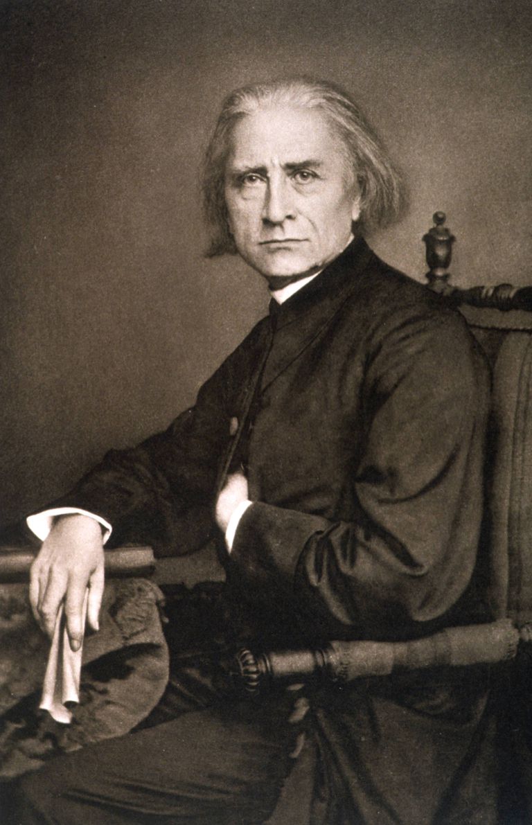 Franz Liszt nel giugno 1867 (foto di Franz Hanfstaengl  pittore, litografo e fotografo tedesco, 1804–1877).
