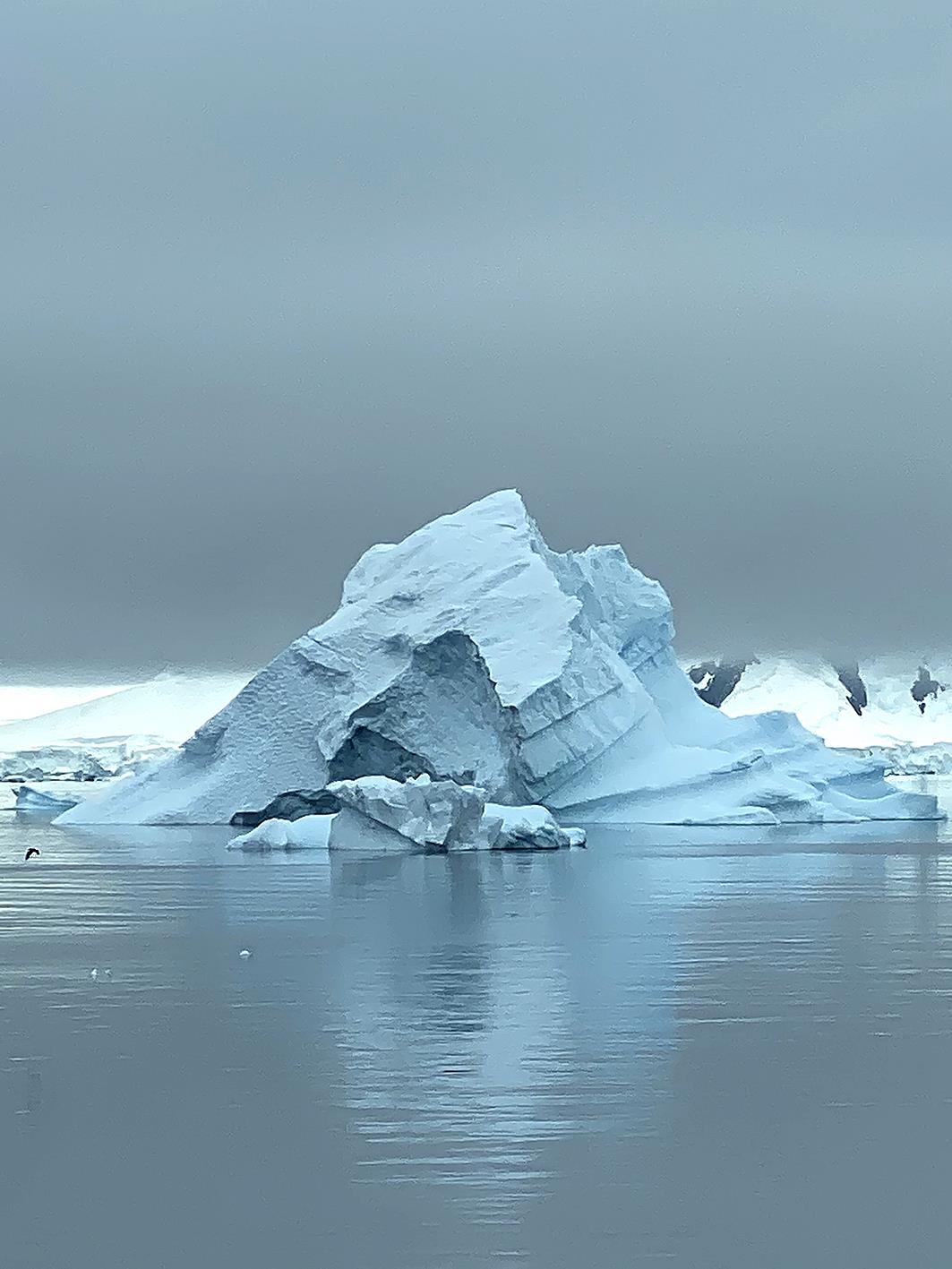 Paola Marzotto, Antarctica Melting Beauty: S 64°19’ 22.817 W 62°09’ 01.639