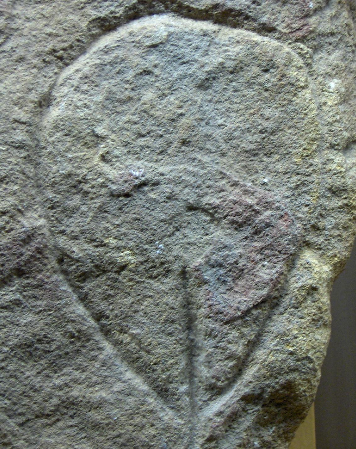 Vulva in pietra (Paleolitico, Musée des antiquités nationales, Saint-Germain-en-Laye; fonte: commons.wikimedia.org).