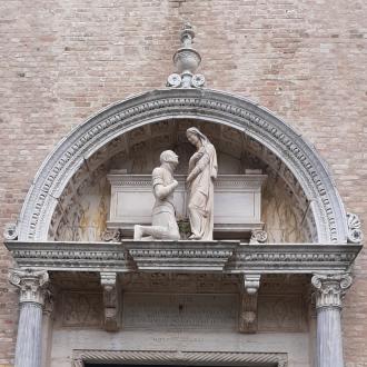 Niccolò di Giovanni Fiorentino, Monumento a Vettore Cappello, Chiesa di Sant'Elena (foto dell'autore).